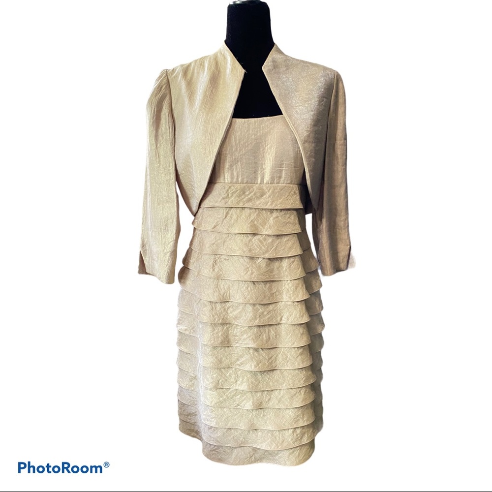 Willow Glenn petite shimmer gold short evening 10P